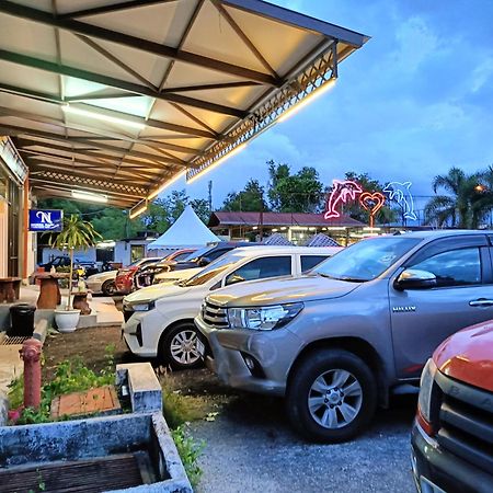 Hotel Nawar Pasir Mas Екстер'єр фото